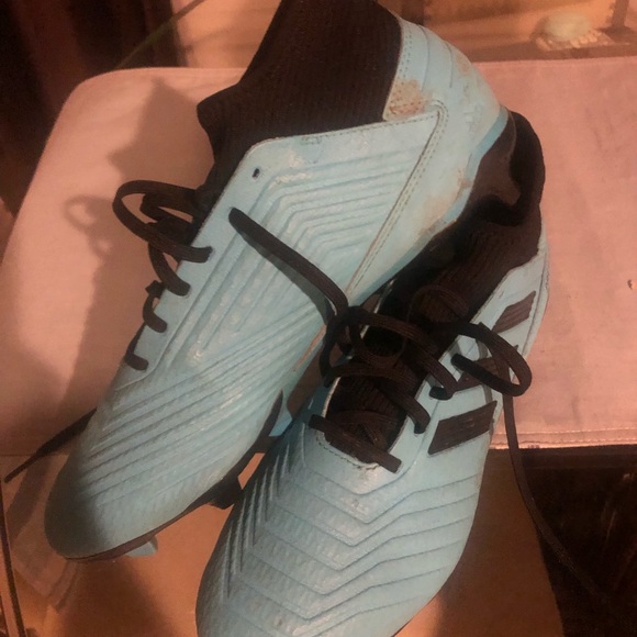 Men’s Predator adidas cleats. - Picture 4 of 5
